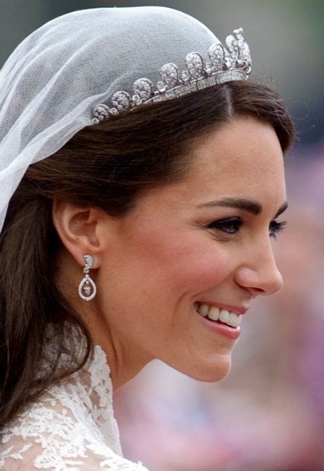 Detalhes - Casamento real - Wedding royal - Brincos - Bouquet - Buquê - Tiara - Anel de noivado - Kate Middleton - Catherine e William - Kate e William